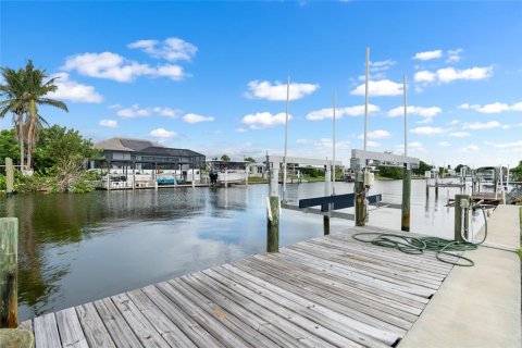 Villa ou maison à vendre à Port Charlotte, Floride: 3 chambres, 140.47 m2 № 2196538 - photo 3