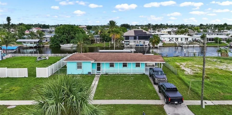Villa ou maison à Port Charlotte, Floride 3 chambres, 140.47 m2 № 2196538
