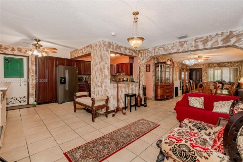 House in Miami, Florida 3 bedrooms, 137.12 sq.m. № 2399655 - photo 7