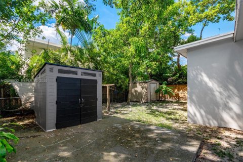 House in Miami, Florida 3 bedrooms, 137.12 sq.m. № 2399655 - photo 20