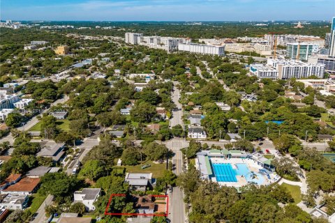 House in Miami, Florida 3 bedrooms, 137.12 sq.m. № 2399655 - photo 22