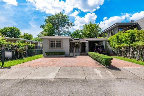 House in Miami, Florida 3 bedrooms, 137.12 sq.m. № 2399655