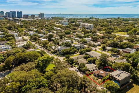 House in Miami, Florida 3 bedrooms, 137.12 sq.m. № 2399655 - photo 23