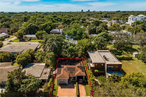 House in Miami, Florida 3 bedrooms, 137.12 sq.m. № 2399655 - photo 26