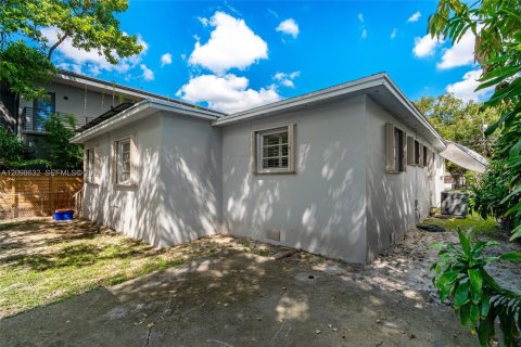 House in Miami, Florida 3 bedrooms, 137.12 sq.m. № 2399655 - photo 19