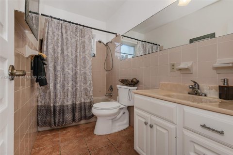 House in Miami, Florida 3 bedrooms, 137.12 sq.m. № 2399655 - photo 18