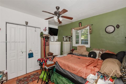 House in Miami, Florida 3 bedrooms, 137.12 sq.m. № 2399655 - photo 11