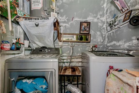 House in Miami, Florida 3 bedrooms, 137.12 sq.m. № 2399655 - photo 21