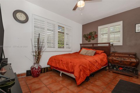 House in Miami, Florida 3 bedrooms, 137.12 sq.m. № 2399655 - photo 16