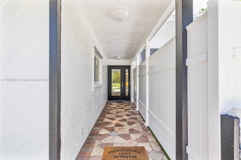 Casa en venta en Naples, Florida, 4 dormitorios № 1806167 - foto 3