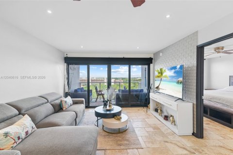Condominio en venta en Pompano Beach, Florida, 2 dormitorios, 93.09 m2 № 2087570 - foto 14