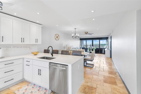 Condominio en venta en Pompano Beach, Florida, 2 dormitorios, 93.09 m2 № 2087570 - foto 2