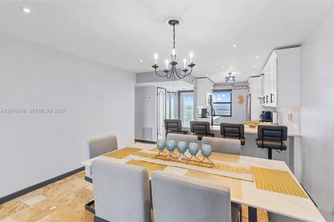 Condominio en venta en Pompano Beach, Florida, 2 dormitorios, 93.09 m2 № 2087570 - foto 12