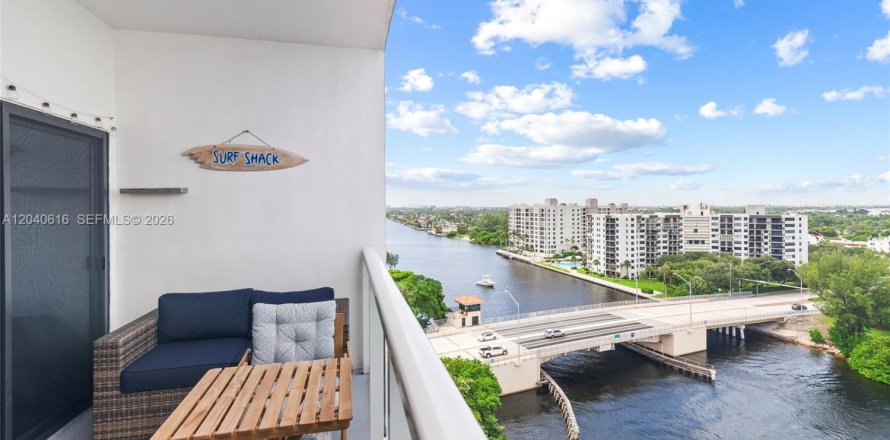 Condominio en Pompano Beach, Florida, 2 dormitorios  № 2087570