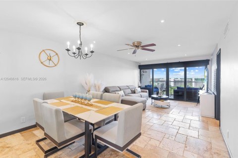 Condominio en venta en Pompano Beach, Florida, 2 dormitorios, 93.09 m2 № 2087570 - foto 9