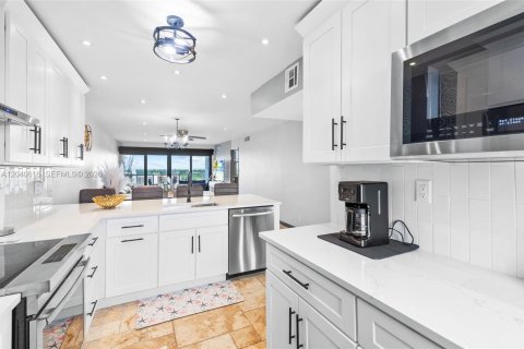 Condominio en venta en Pompano Beach, Florida, 2 dormitorios, 93.09 m2 № 2087570 - foto 7