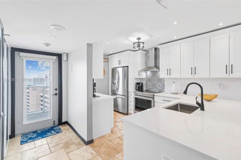 Condominio en venta en Pompano Beach, Florida, 2 dormitorios, 93.09 m2 № 2087570 - foto 4