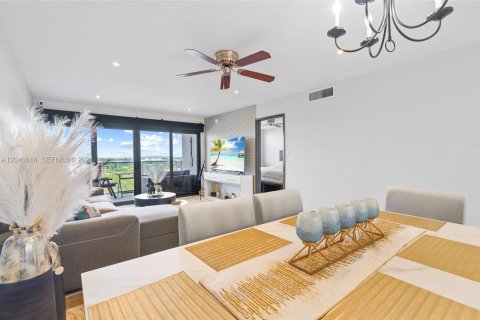 Condominio en venta en Pompano Beach, Florida, 2 dormitorios, 93.09 m2 № 2087570 - foto 10