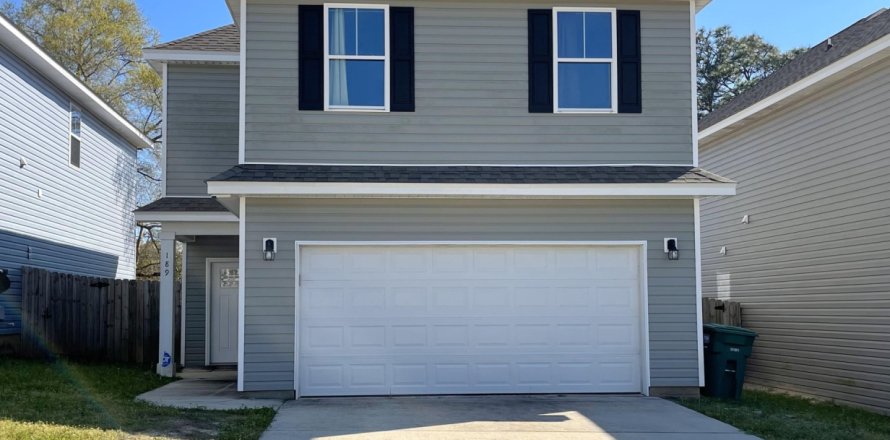 House in Crestview, Florida 4 bedrooms, 203.46 sq.m. № 560365