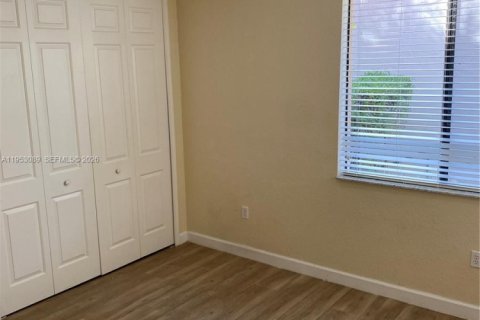 Villa ou maison à louer à Cutler Bay, Floride: 4 chambres, 231.88 m2 № 2008828 - photo 15