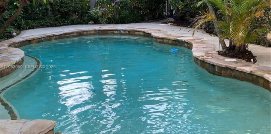 Villa ou maison à Cutler Bay, Floride 4 chambres, 231.88 m2 № 2008828