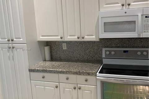 Villa ou maison à louer à Cutler Bay, Floride: 4 chambres, 231.88 m2 № 2008828 - photo 7