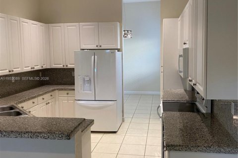 Villa ou maison à louer à Cutler Bay, Floride: 4 chambres, 231.88 m2 № 2008828 - photo 5