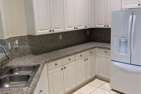 Villa ou maison à louer à Cutler Bay, Floride: 4 chambres, 231.88 m2 № 2008828 - photo 6