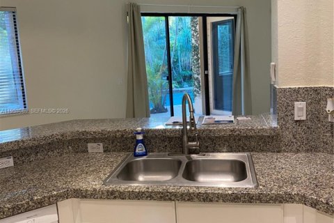 Villa ou maison à louer à Cutler Bay, Floride: 4 chambres, 231.88 m2 № 2008828 - photo 8