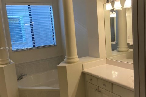 Villa ou maison à louer à Cutler Bay, Floride: 4 chambres, 231.88 m2 № 2008828 - photo 13