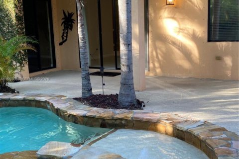 Villa ou maison à louer à Cutler Bay, Floride: 4 chambres, 231.88 m2 № 2008828 - photo 2