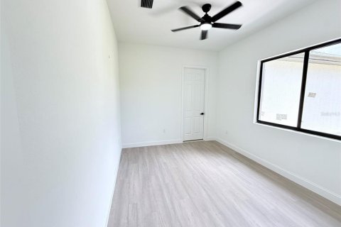 House in North Port, Florida 4 bedrooms, 200.02 sq.m. № 1834627 - photo 14