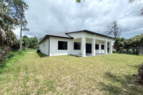 House in North Port, Florida 4 bedrooms, 200.02 sq.m. № 1834627 - photo 30
