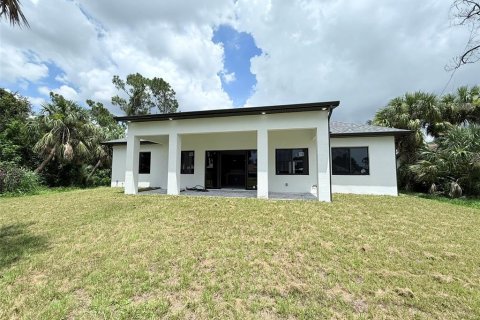 House in North Port, Florida 4 bedrooms, 200.02 sq.m. № 1834627 - photo 5
