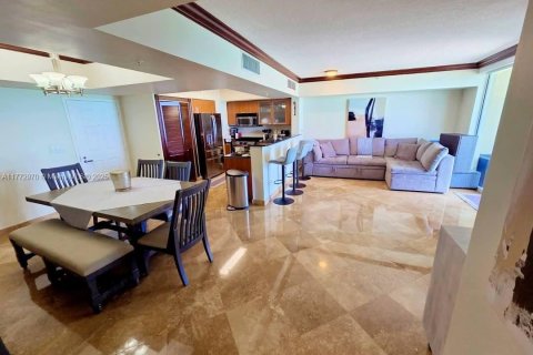 Condominio en venta en Sunny Isles Beach, Florida, 1 dormitorio, 84.17 m2 № 1983285 - foto 4