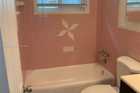 Appartement à louer à Hollywood, Floride: 679.67 m2 № 2076504 - photo 2