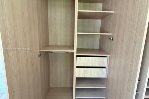 House in Miami, Florida 2 bedrooms, 119.66 sq.m. № 2031840 - photo 30