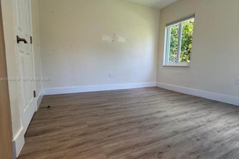 House in Miami, Florida 2 bedrooms, 119.66 sq.m. № 2031840 - photo 22