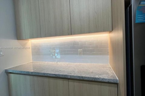 House in Miami, Florida 2 bedrooms, 119.66 sq.m. № 2031840 - photo 12