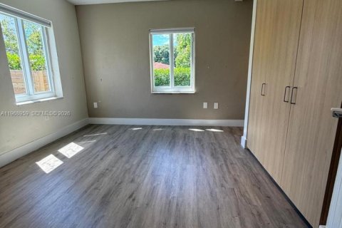 House in Miami, Florida 2 bedrooms, 119.66 sq.m. № 2031840 - photo 18