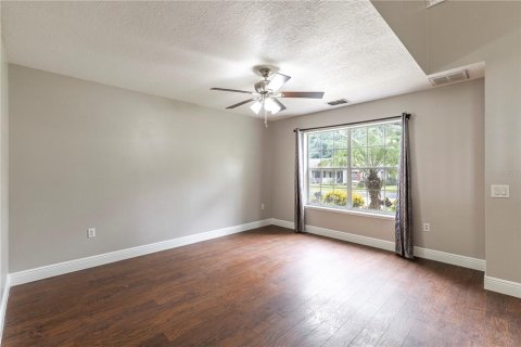 Villa ou maison à vendre à Mount Dora, Floride: 3 chambres, 162.3 m2 № 1846497 - photo 4