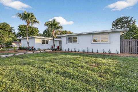 Casa en venta en Plantation, Florida, 4 dormitorios, 190.73 m2 № 1992478 - foto 3