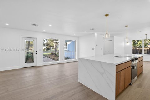 Casa en venta en Plantation, Florida, 4 dormitorios, 190.73 m2 № 1992478 - foto 8