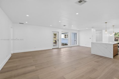 Casa en venta en Plantation, Florida, 4 dormitorios, 190.73 m2 № 1992478 - foto 5