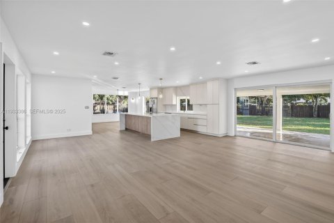 Casa en venta en Plantation, Florida, 4 dormitorios, 190.73 m2 № 1992478 - foto 4