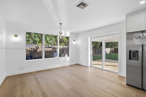 Casa en venta en Plantation, Florida, 4 dormitorios, 190.73 m2 № 1992478 - foto 11