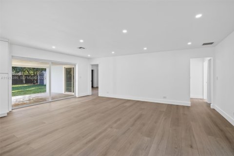 Casa en venta en Plantation, Florida, 4 dormitorios, 190.73 m2 № 1992478 - foto 7