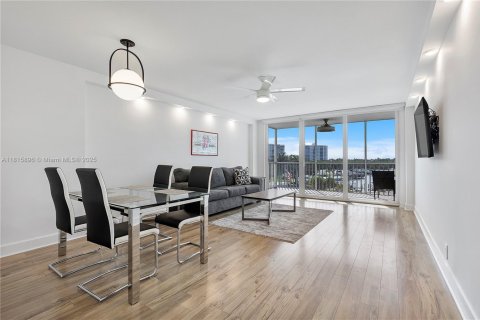 Condo in Naples, Florida, 1 bedroom  № 1772366 - photo 15