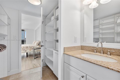 Condo in Naples, Florida, 1 bedroom  № 1772366 - photo 13