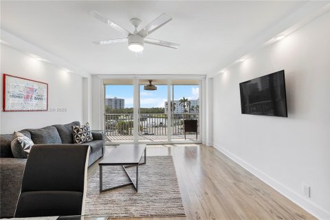 Condo in Naples, Florida, 1 bedroom  № 1772366 - photo 16